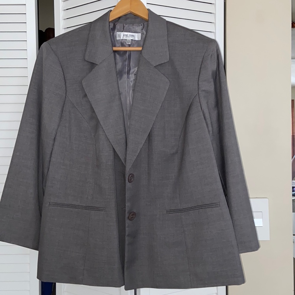LIKE NEW Women’s Lined Gray Blazer